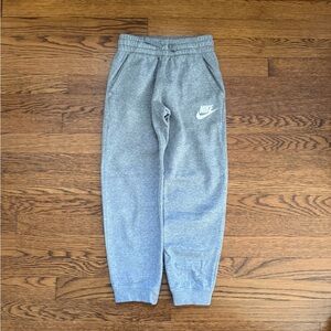 EUC. Nike Heather Gray Kids Fleece Joggers with White Swoosh. Size Small.